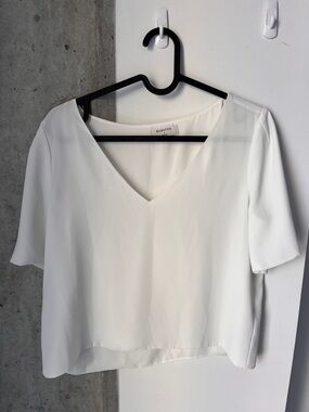 Babaton White V-Neck Short Sleeve Top Size S